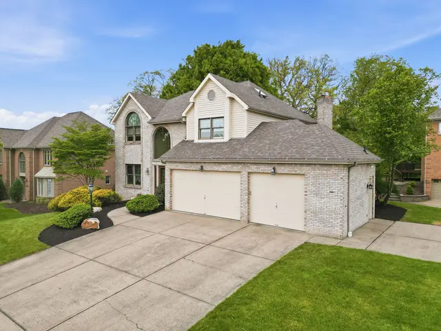 7045 Bennington Woods Dr gallery image 13
