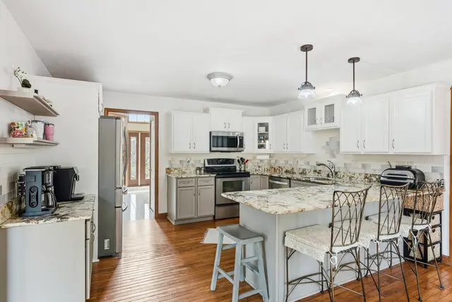 7045 Bennington Woods Dr gallery image 15