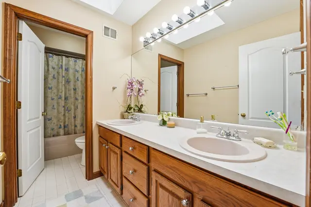 7045 Bennington Woods Dr gallery image 17