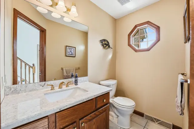7045 Bennington Woods Dr gallery image 19