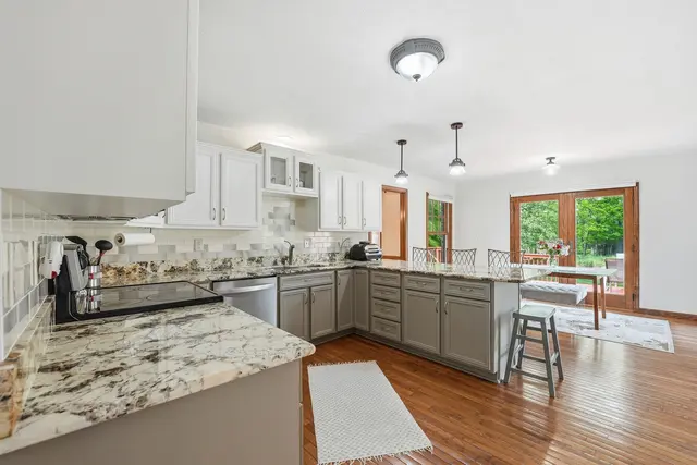 7045 Bennington Woods Dr gallery image 22