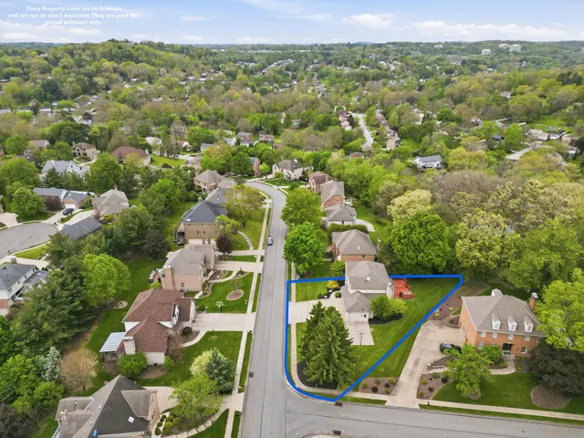 7045 Bennington Woods Dr gallery image 24