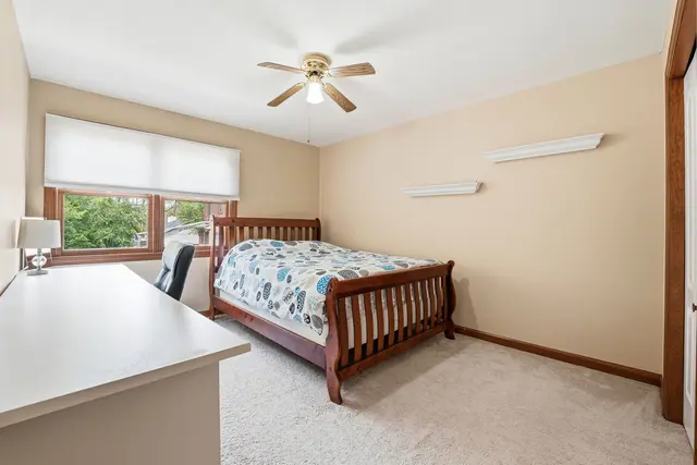 7045 Bennington Woods Dr gallery image 25
