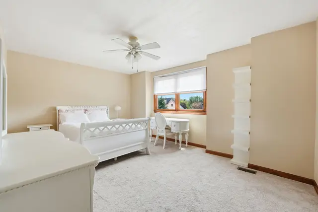 7045 Bennington Woods Dr gallery image 28