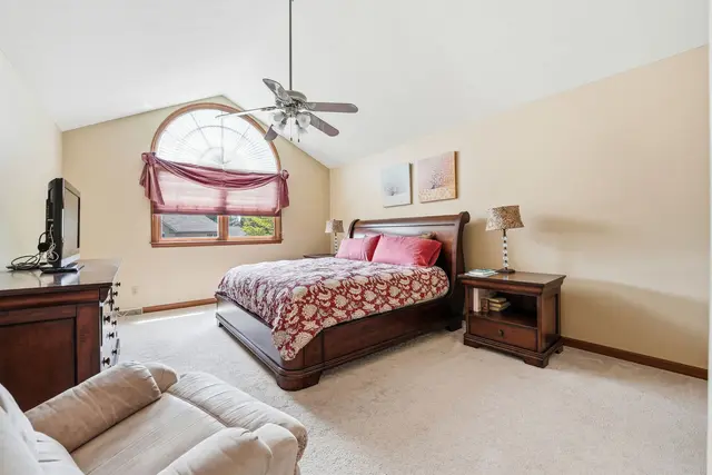 7045 Bennington Woods Dr gallery image 29
