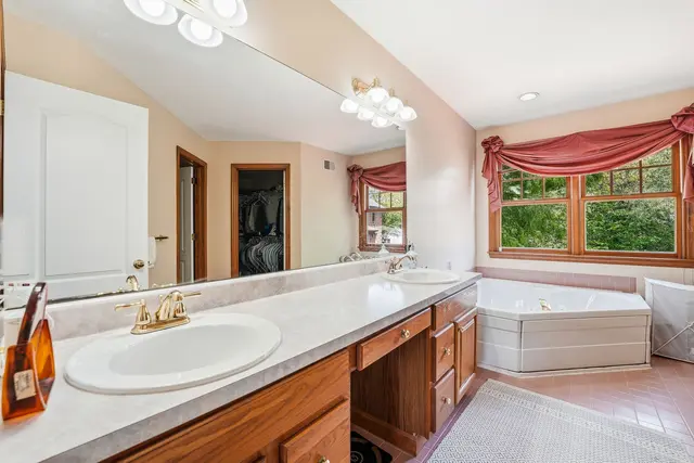 7045 Bennington Woods Dr gallery image 30