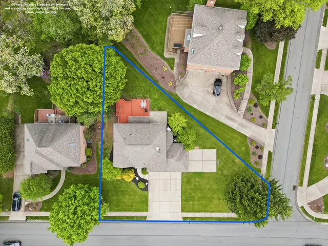 7045 Bennington Woods Dr gallery image 32