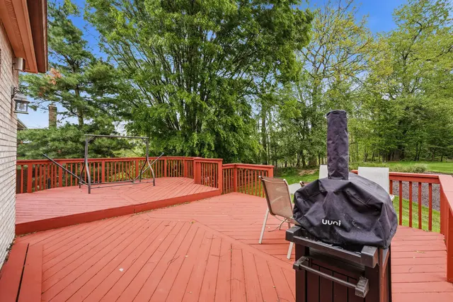 7045 Bennington Woods Dr gallery image 33