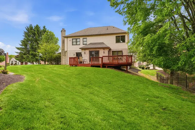 7045 Bennington Woods Dr gallery image 34