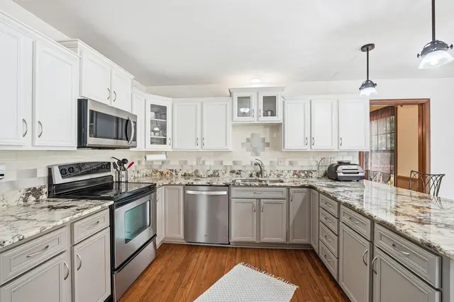 7045 Bennington Woods Dr gallery image 35