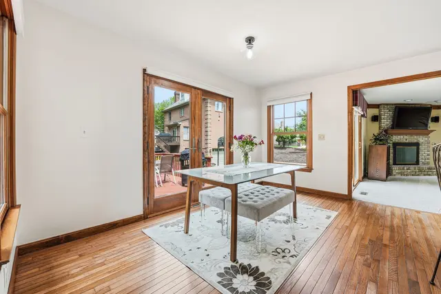 7045 Bennington Woods Dr gallery image 36