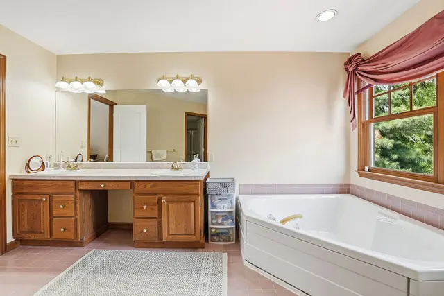 7045 Bennington Woods Dr gallery image 37