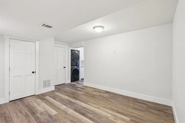 705 Forest Edge COURT gallery image 5