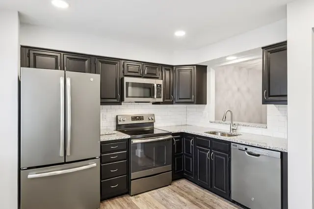 705 Forest Edge COURT gallery image 17