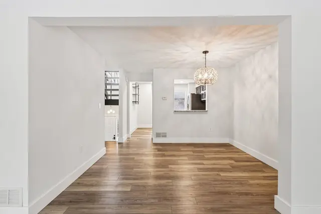 705 Forest Edge COURT gallery image 24