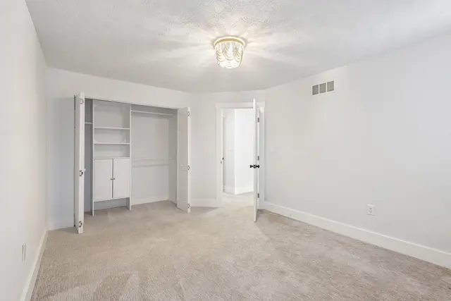 705 Forest Edge COURT gallery image 30