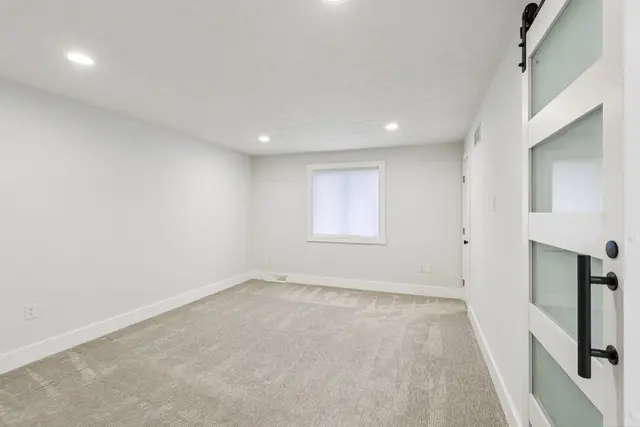 705 Forest Edge COURT gallery image 34