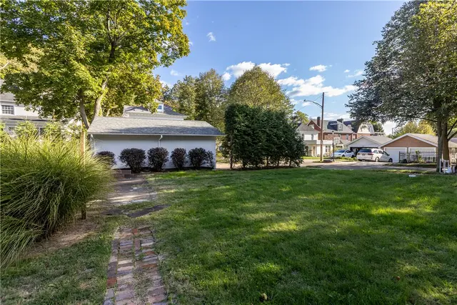 706 Nevin gallery image 21