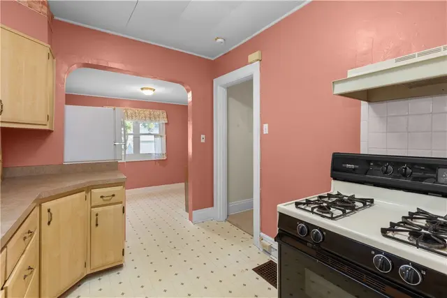 706 Nevin gallery image 25