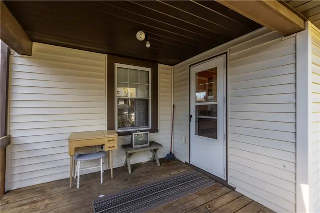 706 Nevin gallery image 30