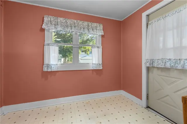 706 Nevin gallery image 32