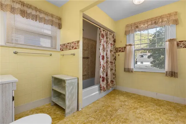 706 Nevin gallery image 34
