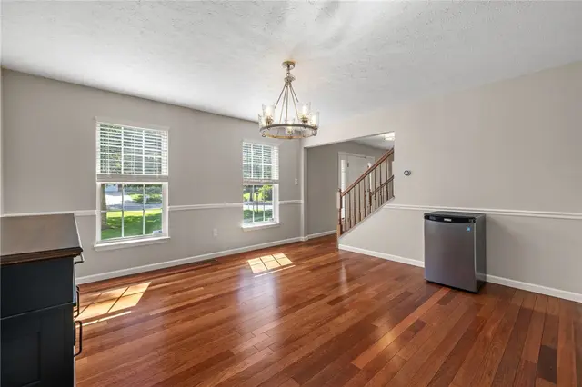 706 Williamsburg Ct gallery image 5