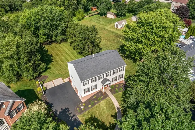 706 Williamsburg Ct gallery image 8