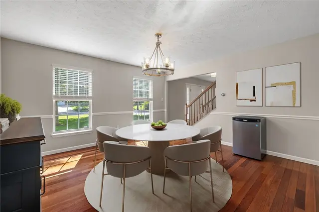 706 Williamsburg Ct gallery image 11