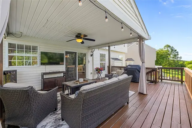 706 Williamsburg Ct gallery image 15