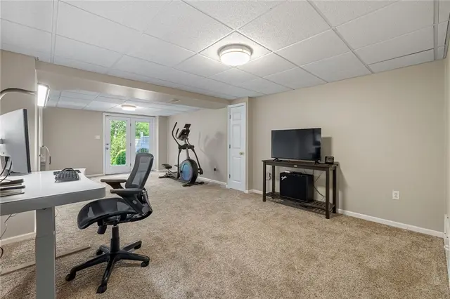 706 Williamsburg Ct gallery image 18