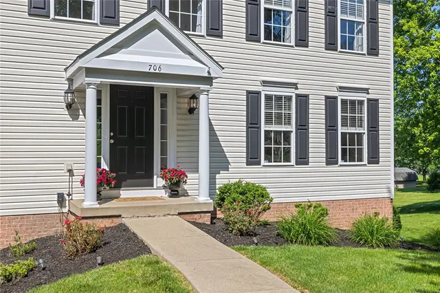 706 Williamsburg Ct gallery image 19
