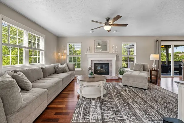 706 Williamsburg Ct gallery image 23