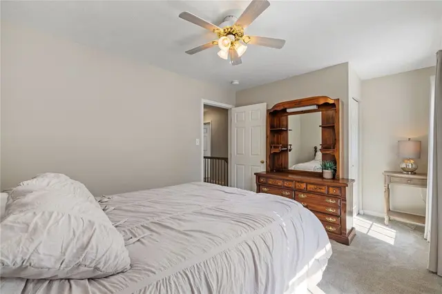 706 Williamsburg Ct gallery image 26