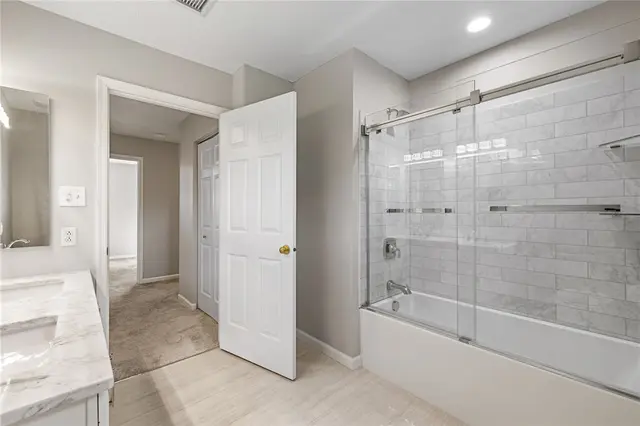 706 Williamsburg Ct gallery image 27