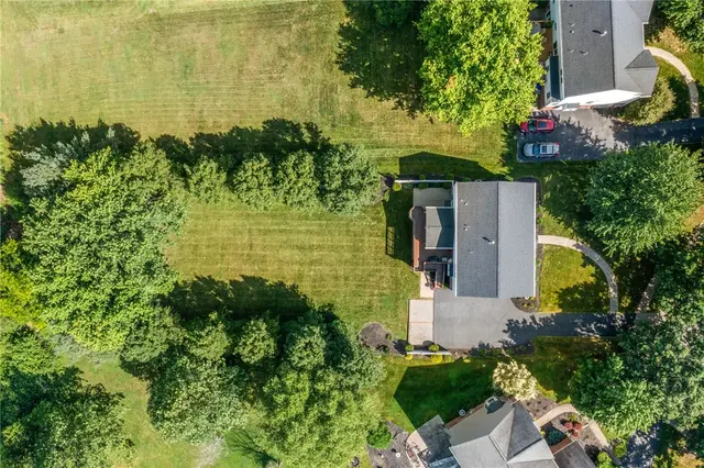 706 Williamsburg Ct gallery image 28