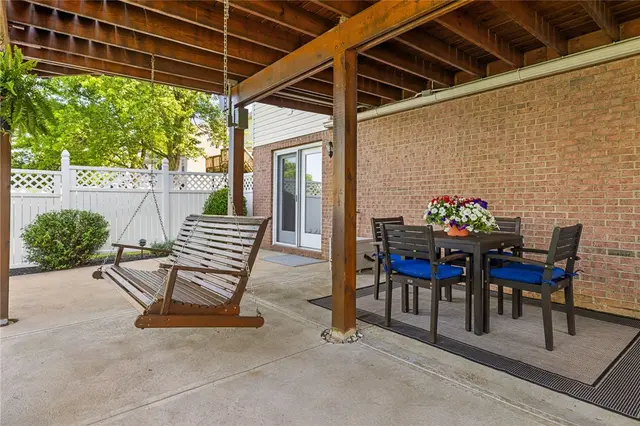 706 Williamsburg Ct gallery image 29