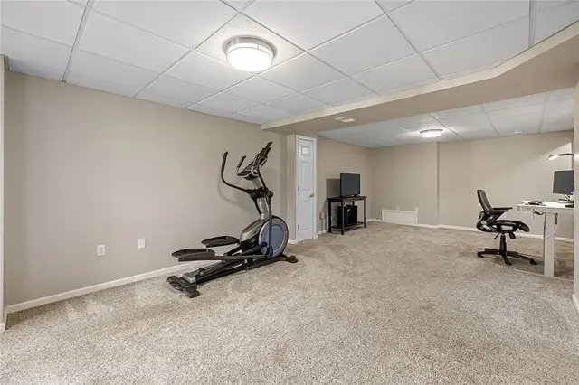 706 Williamsburg Ct gallery image 30
