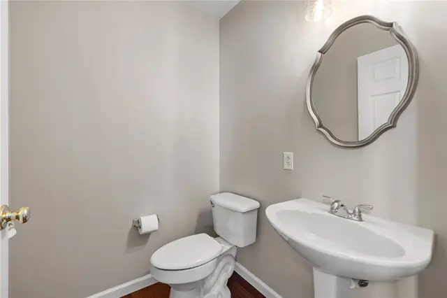 706 Williamsburg Ct gallery image 35