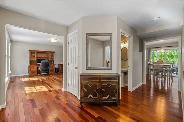 706 Williamsburg Ct gallery image 39