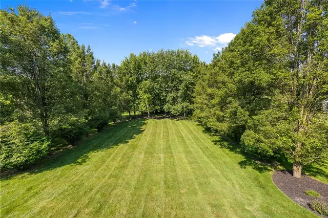 706 Williamsburg Ct gallery image 41