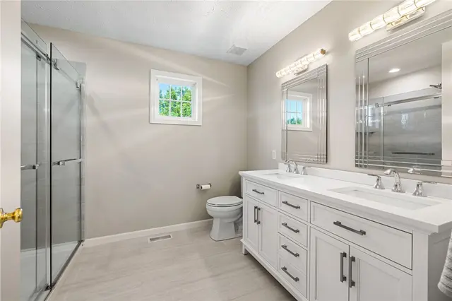 706 Williamsburg Ct gallery image 44