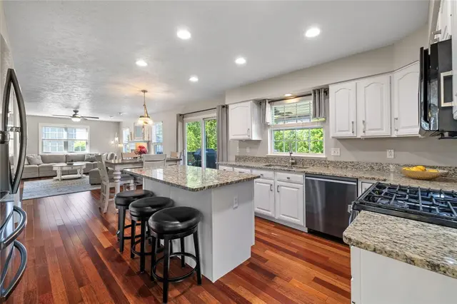 706 Williamsburg Ct gallery image 46