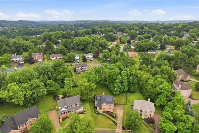 7063 Bennington Woods Dr gallery image 8