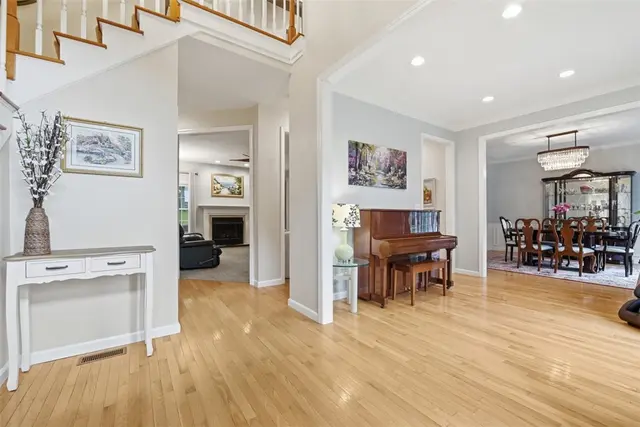 7063 Bennington Woods Dr gallery image 13