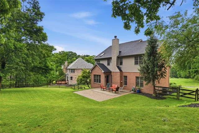 7063 Bennington Woods Dr gallery image 15