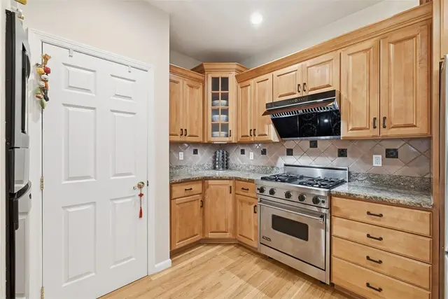 7063 Bennington Woods Dr gallery image 19