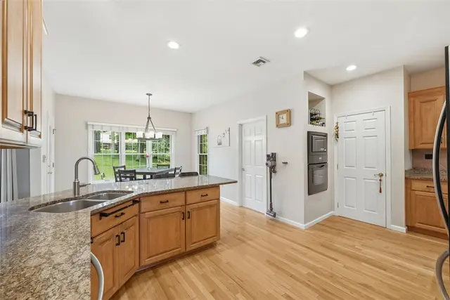 7063 Bennington Woods Dr gallery image 22