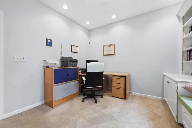 7063 Bennington Woods Dr gallery image 25