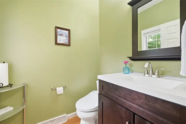 7063 Bennington Woods Dr gallery image 26